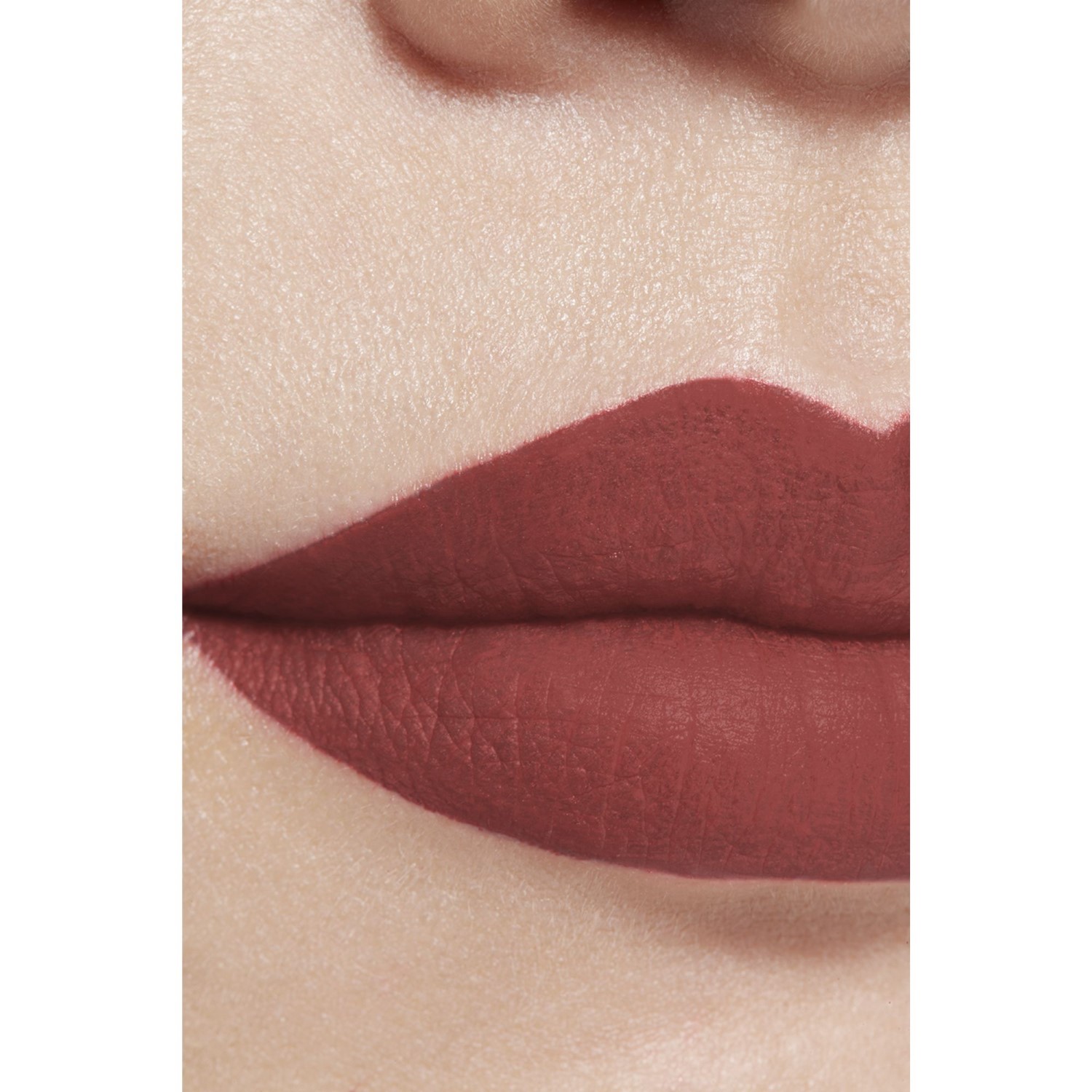 LA BARRA DE LABIOS LÍQUIDA MATE INTENSA DE LARGA DURACIÓN